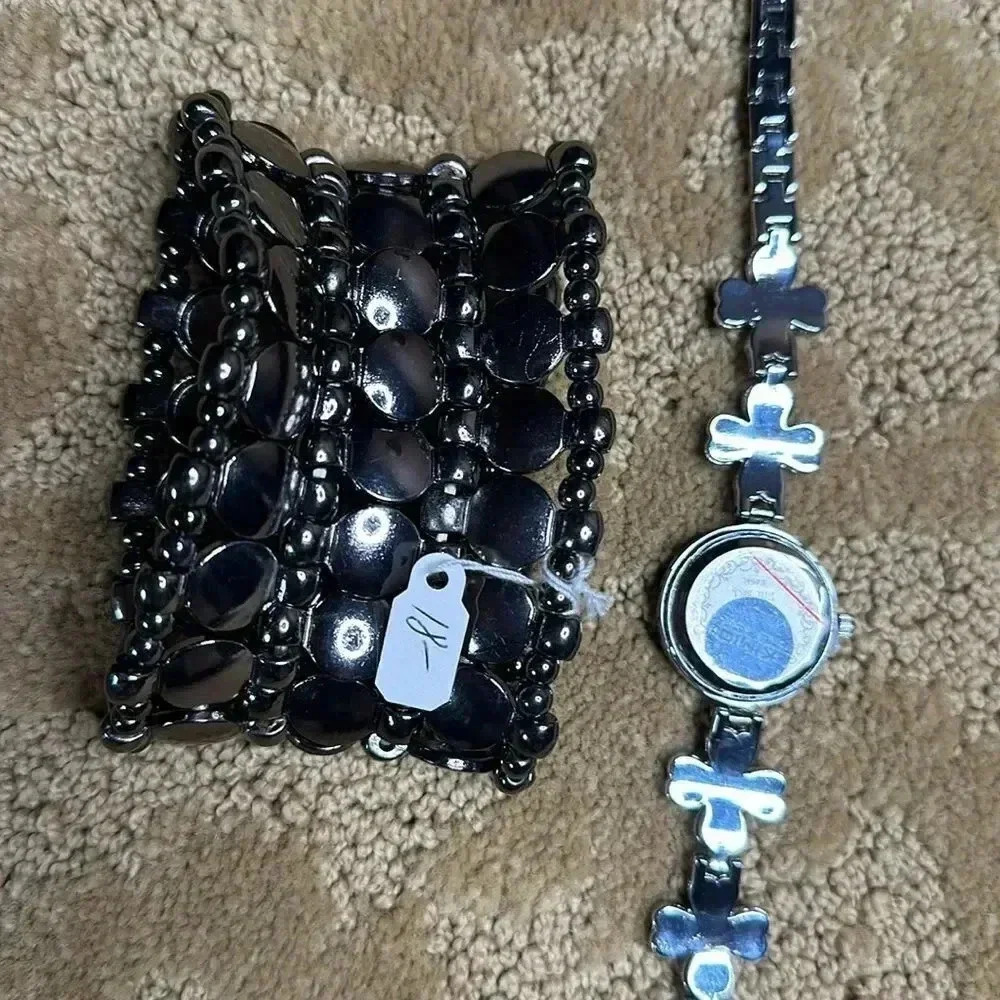 NWT Stretchy bracelet and four leaf clover watch